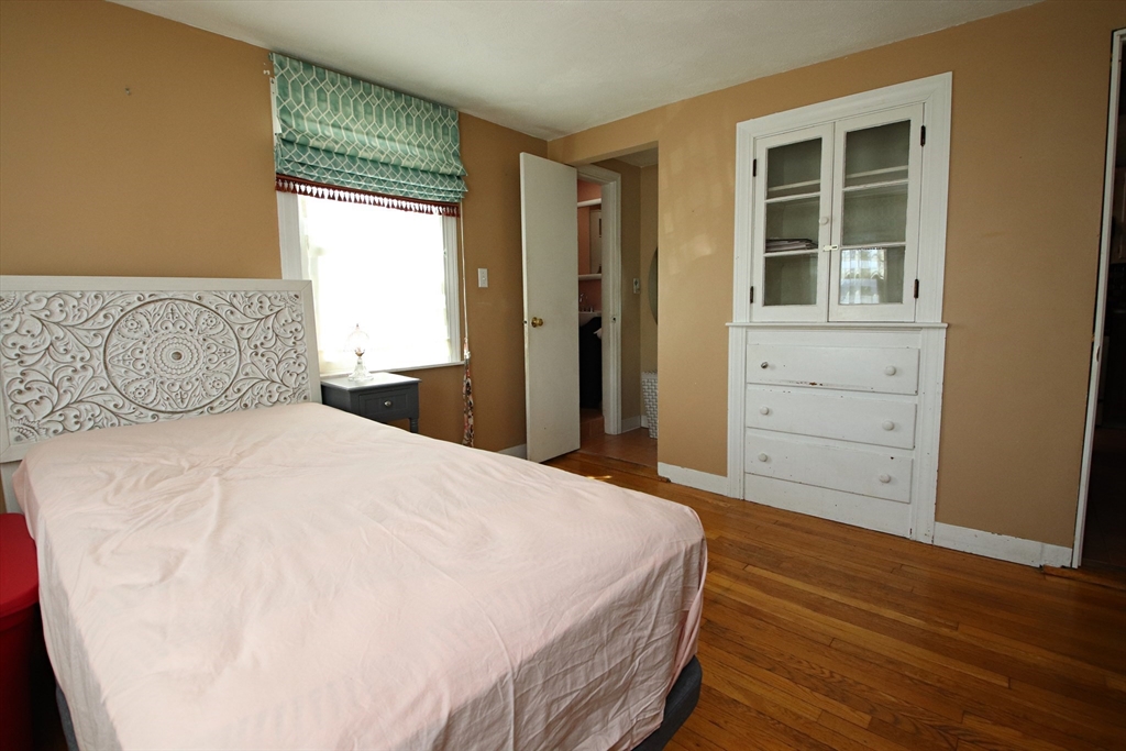 Saugus, Massachusetts 01906, United States, 3 Bedrooms Bedrooms, ,2 BathroomsBathrooms,Residential,Active,110660