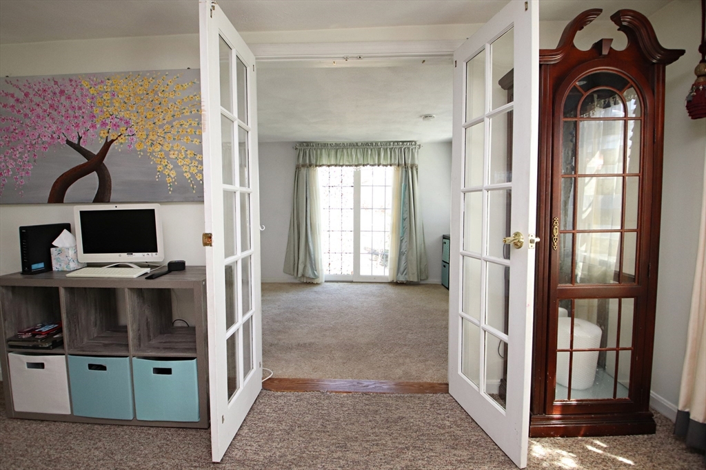 Saugus, Massachusetts 01906, United States, 3 Bedrooms Bedrooms, ,2 BathroomsBathrooms,Residential,Active,110660