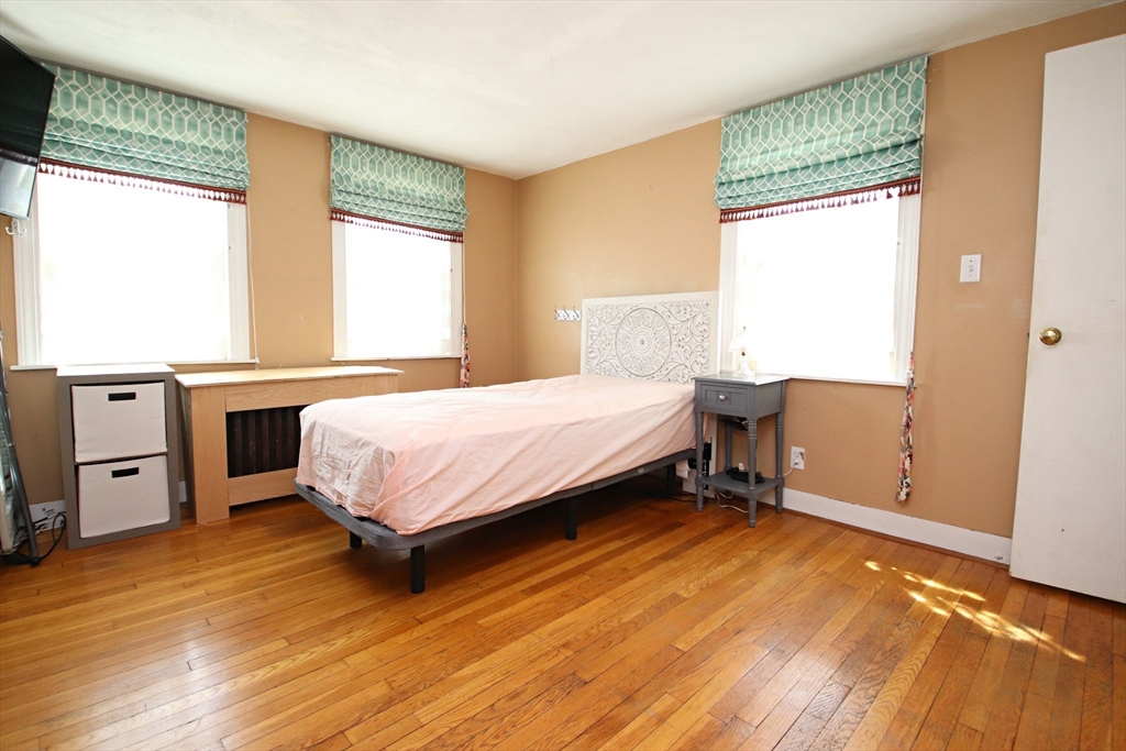 Saugus, Massachusetts 01906, United States, 3 Bedrooms Bedrooms, ,2 BathroomsBathrooms,Residential,Active,110660