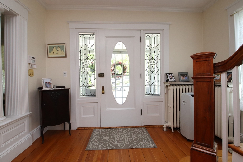 Saugus, Massachusetts 01906, United States, 3 Bedrooms Bedrooms, ,2 BathroomsBathrooms,Residential,Active,110660