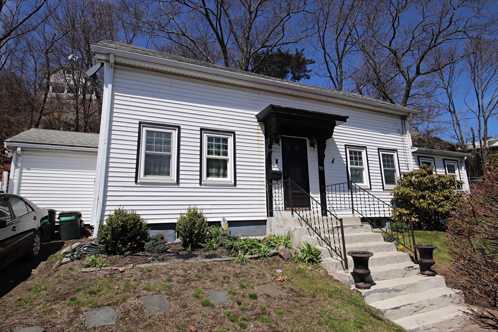 Saugus, Massachusetts 01906, United States, 3 Bedrooms Bedrooms, ,2 BathroomsBathrooms,Residential,Active,110660