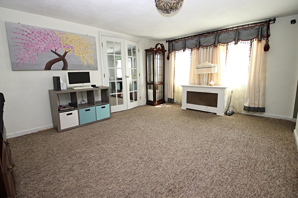 Saugus, Massachusetts 01906, United States, 3 Bedrooms Bedrooms, ,2 BathroomsBathrooms,Residential,Active,110660