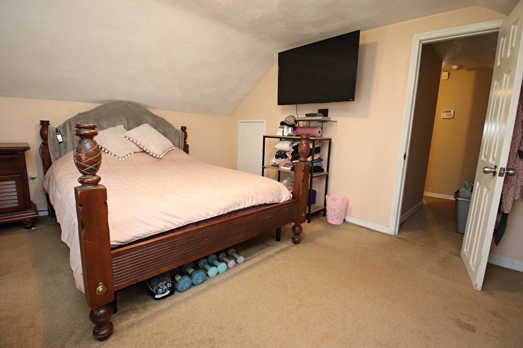 Saugus, Massachusetts 01906, United States, 3 Bedrooms Bedrooms, ,2 BathroomsBathrooms,Residential,Active,110660