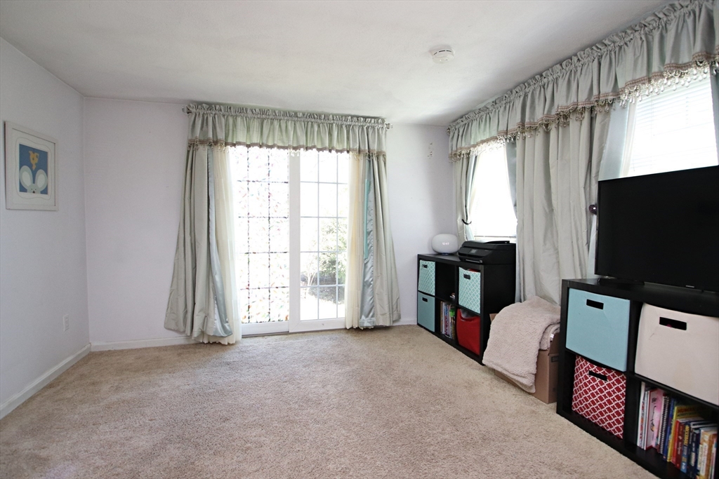 Saugus, Massachusetts 01906, United States, 3 Bedrooms Bedrooms, ,2 BathroomsBathrooms,Residential,Active,110660