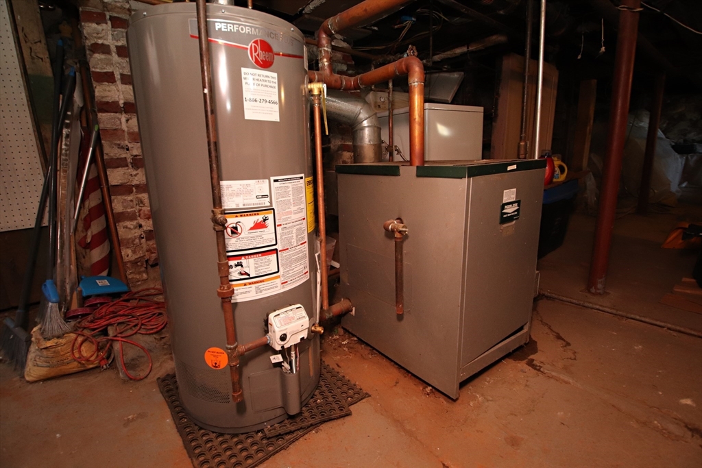 Saugus, Massachusetts 01906, United States, 3 Bedrooms Bedrooms, ,2 BathroomsBathrooms,Residential,Active,110660