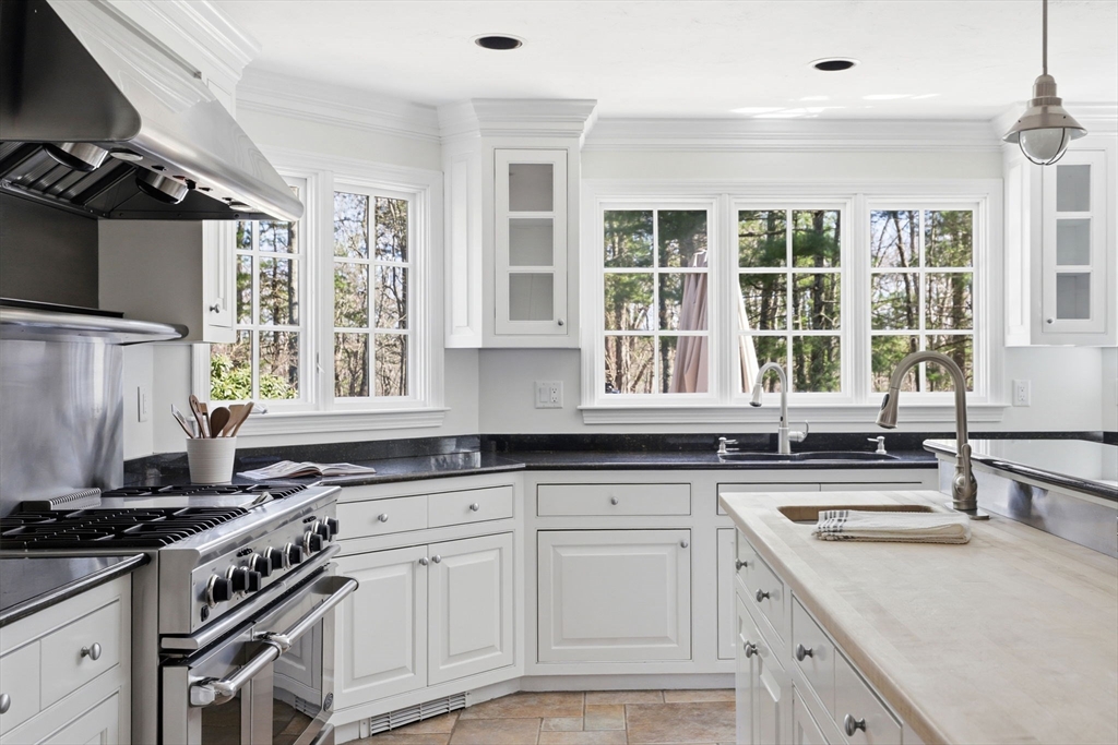 15 Grist Mill Ln