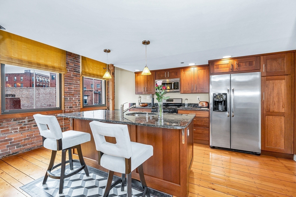 58 Prescott St 11