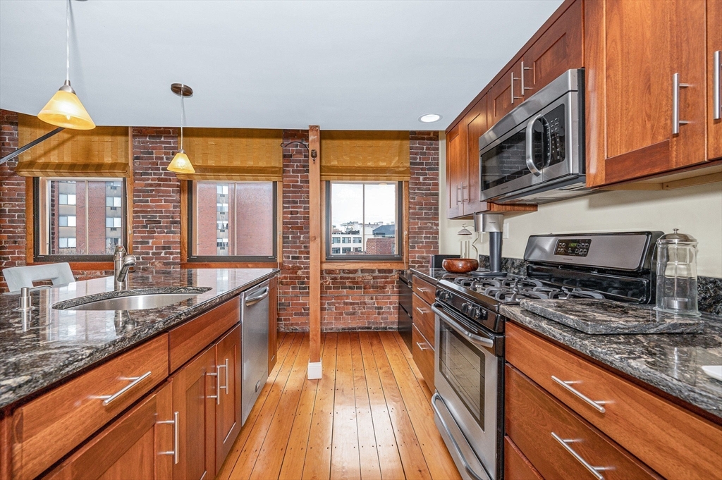 58 Prescott St 11