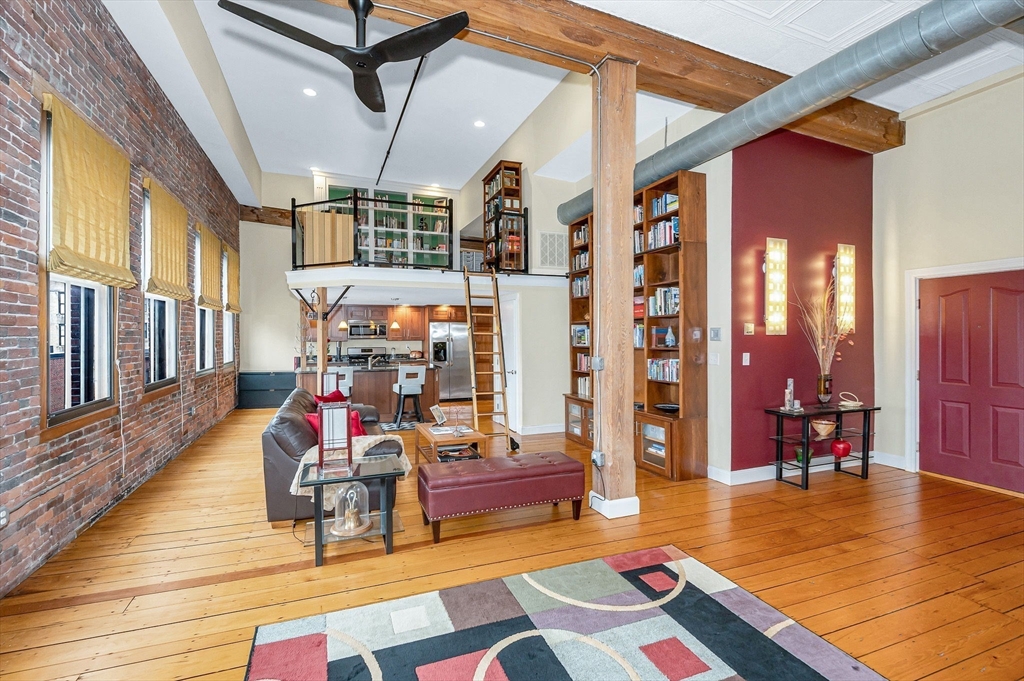 58 Prescott St 11