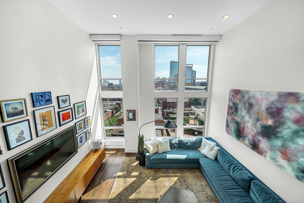 360 Newbury Street PH807