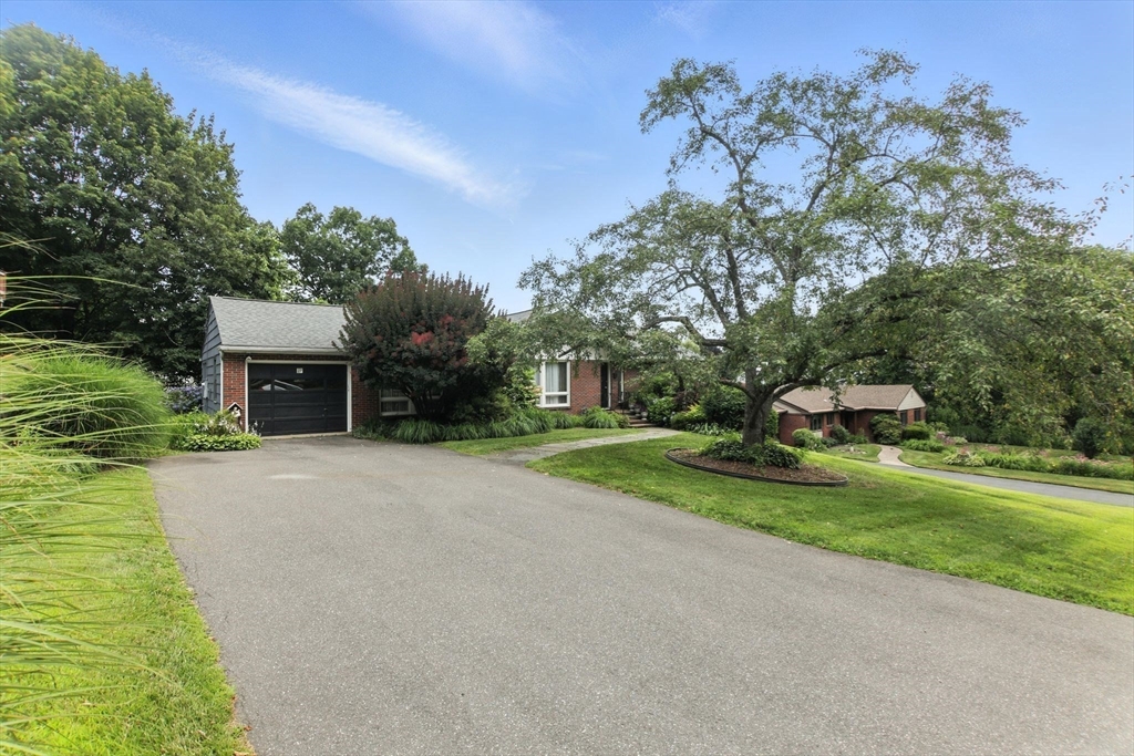 27 Carol Ln