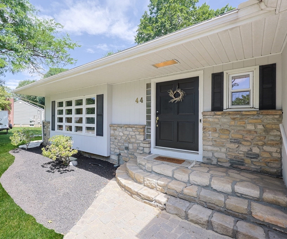 44 Ellis Dr
