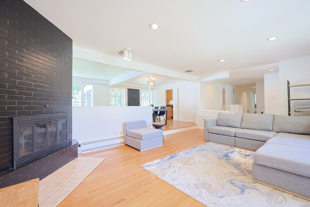 44 Ellis Dr