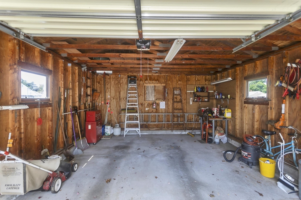 111 Woodcrest Circle, Chicopee, MA Photo #19