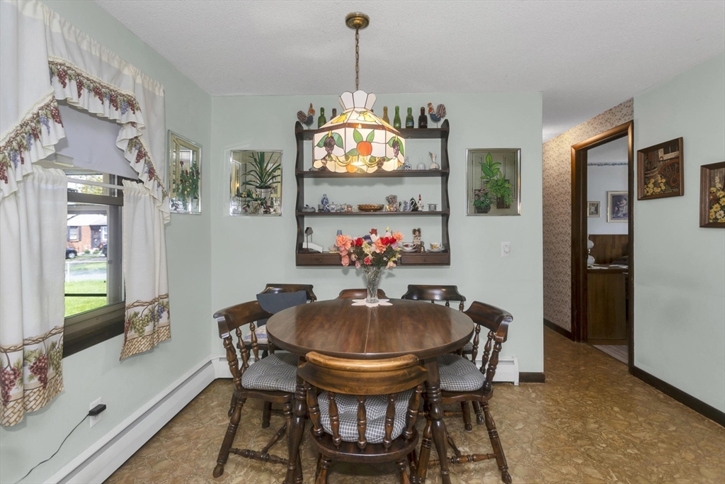 111 Woodcrest Circle, Chicopee, MA Photo #9