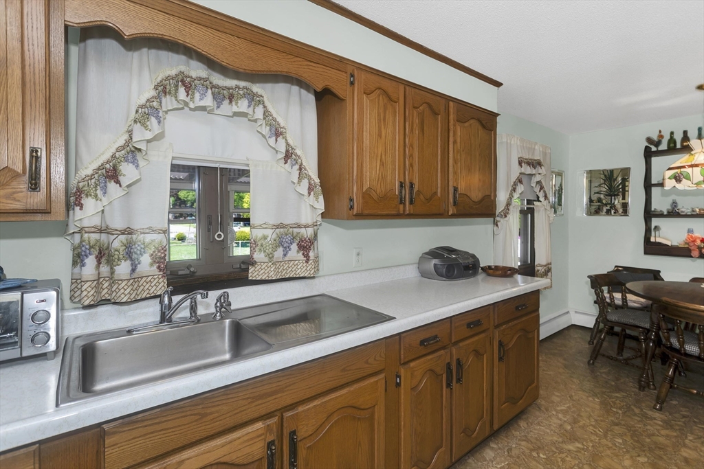 111 Woodcrest Circle, Chicopee, MA Photo #7