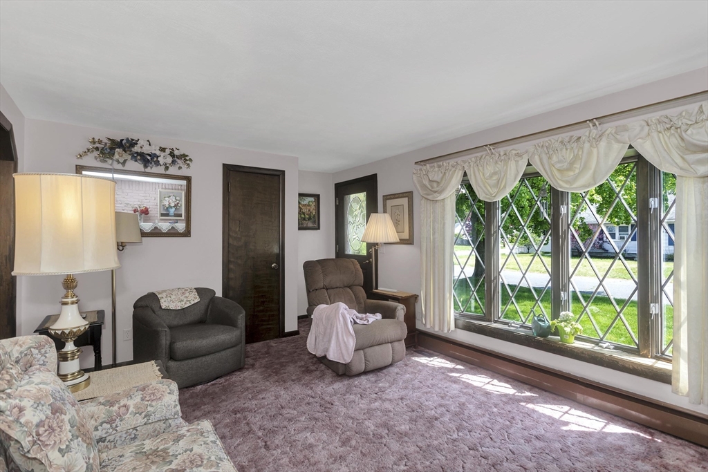 111 Woodcrest Circle, Chicopee, MA Photo #12