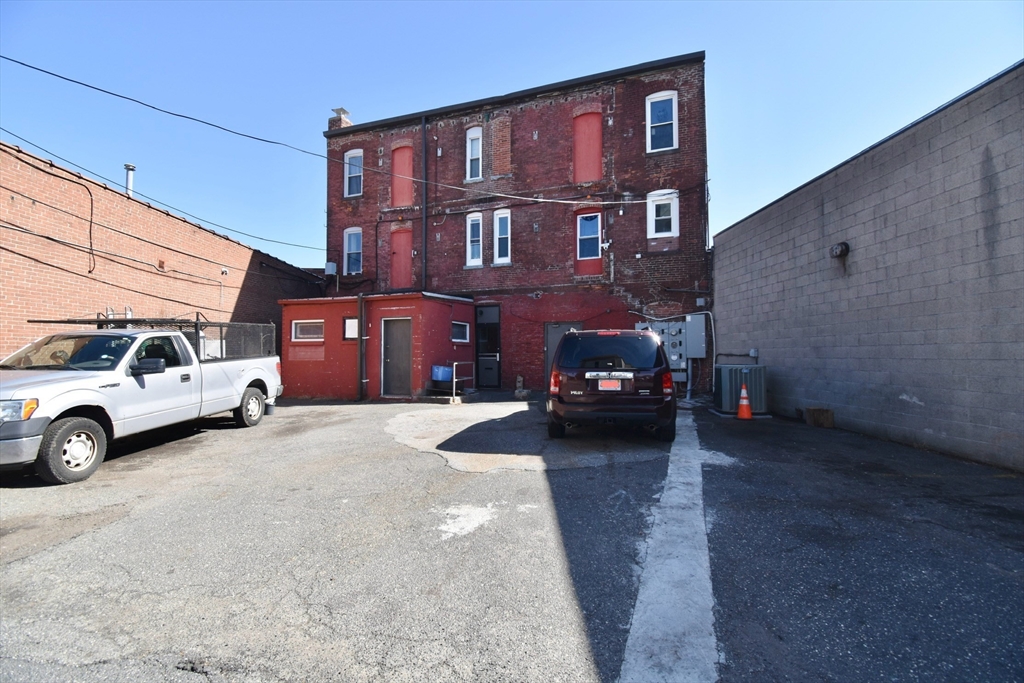 570-582 Main St