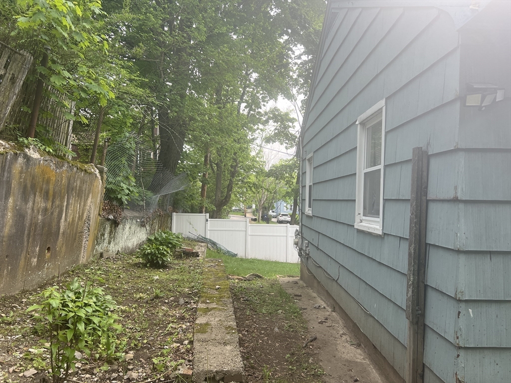42 Warren Ave