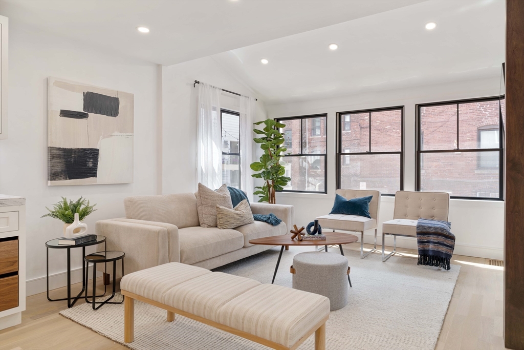 Brookline, Massachusetts 02445, United States, 3 Bedrooms Bedrooms, ,4 BathroomsBathrooms,Residential,Active,153016