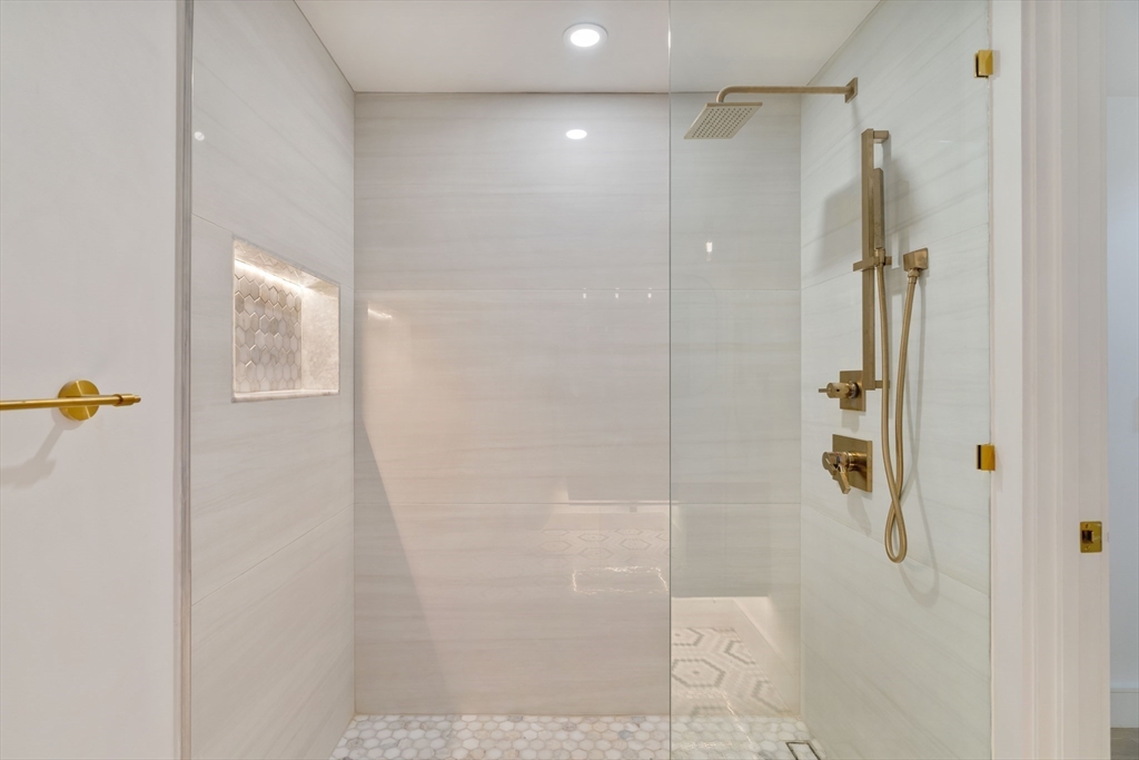 Brookline, Massachusetts 02445, United States, 3 Bedrooms Bedrooms, ,4 BathroomsBathrooms,Residential,Active,153016