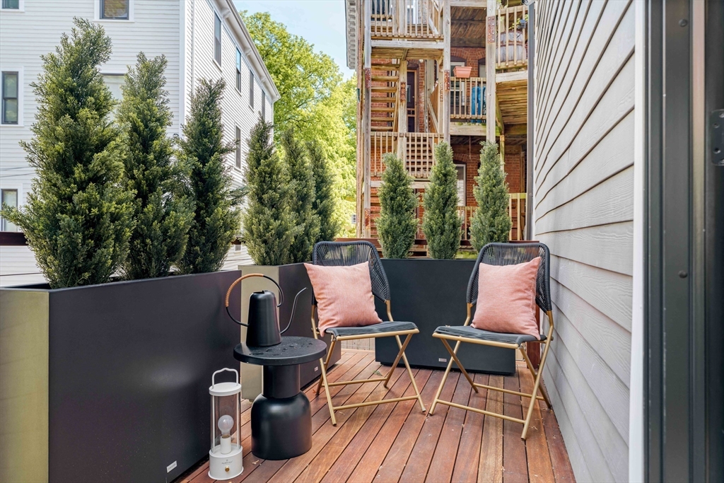 Brookline, Massachusetts 02445, United States, 3 Bedrooms Bedrooms, ,4 BathroomsBathrooms,Residential,Active,153016