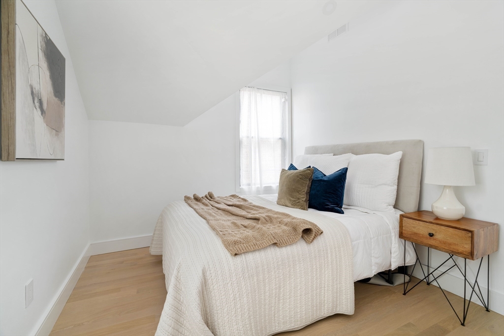 Brookline, Massachusetts 02445, United States, 3 Bedrooms Bedrooms, ,4 BathroomsBathrooms,Residential,Active,153016