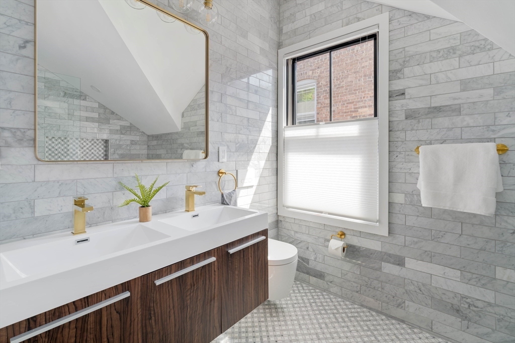 Brookline, Massachusetts 02445, United States, 3 Bedrooms Bedrooms, ,4 BathroomsBathrooms,Residential,Active,153016