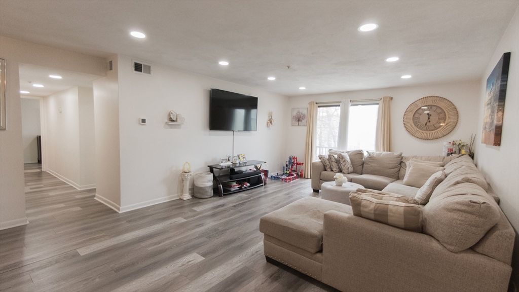232 Canton St 206