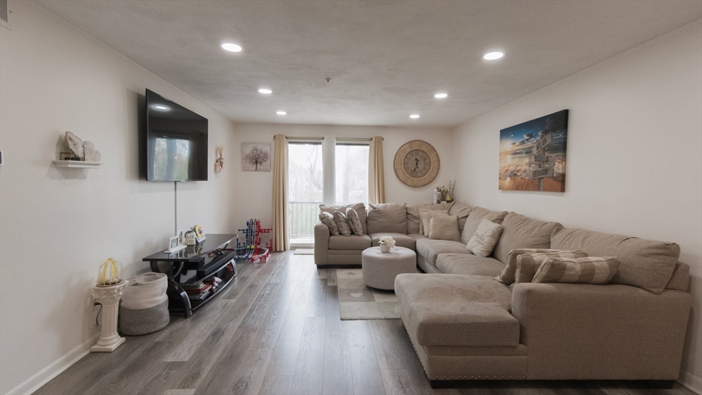 232 Canton St 206