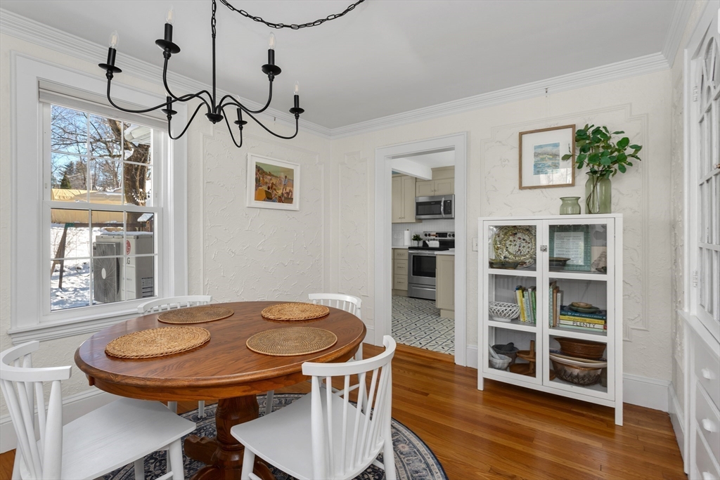 Westwood, Massachusetts 02090, United States, 3 Bedrooms Bedrooms, ,2 BathroomsBathrooms,Residential,Pending,102102