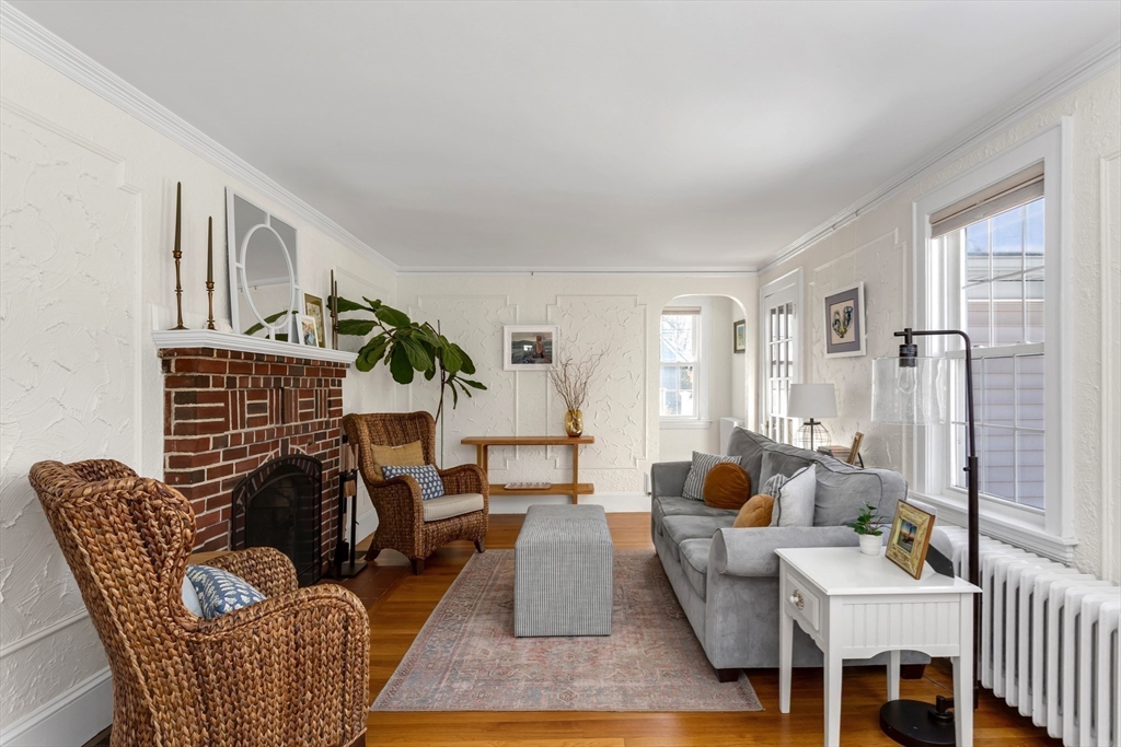 Westwood, Massachusetts 02090, United States, 3 Bedrooms Bedrooms, ,2 BathroomsBathrooms,Residential,Pending,102102