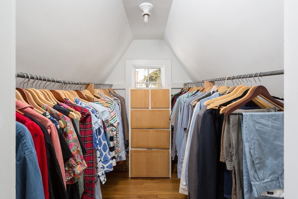 Westwood, Massachusetts 02090, United States, 3 Bedrooms Bedrooms, ,2 BathroomsBathrooms,Residential,Pending,102102