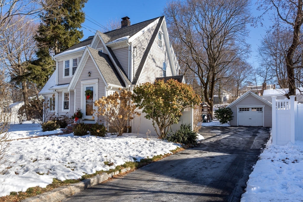 Westwood, Massachusetts 02090, United States, 3 Bedrooms Bedrooms, ,2 BathroomsBathrooms,Residential,Pending,102102