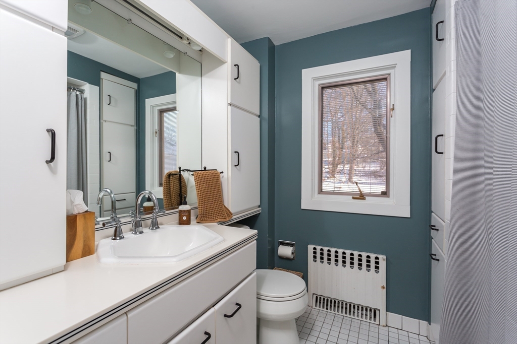 Westwood, Massachusetts 02090, United States, 3 Bedrooms Bedrooms, ,2 BathroomsBathrooms,Residential,Pending,102102