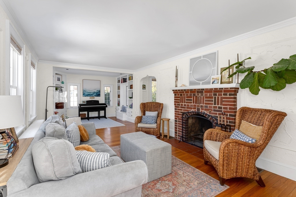 Westwood, Massachusetts 02090, United States, 3 Bedrooms Bedrooms, ,2 BathroomsBathrooms,Residential,Pending,102102