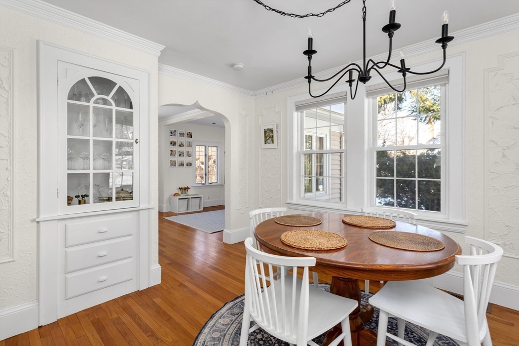 Westwood, Massachusetts 02090, United States, 3 Bedrooms Bedrooms, ,2 BathroomsBathrooms,Residential,Pending,102102