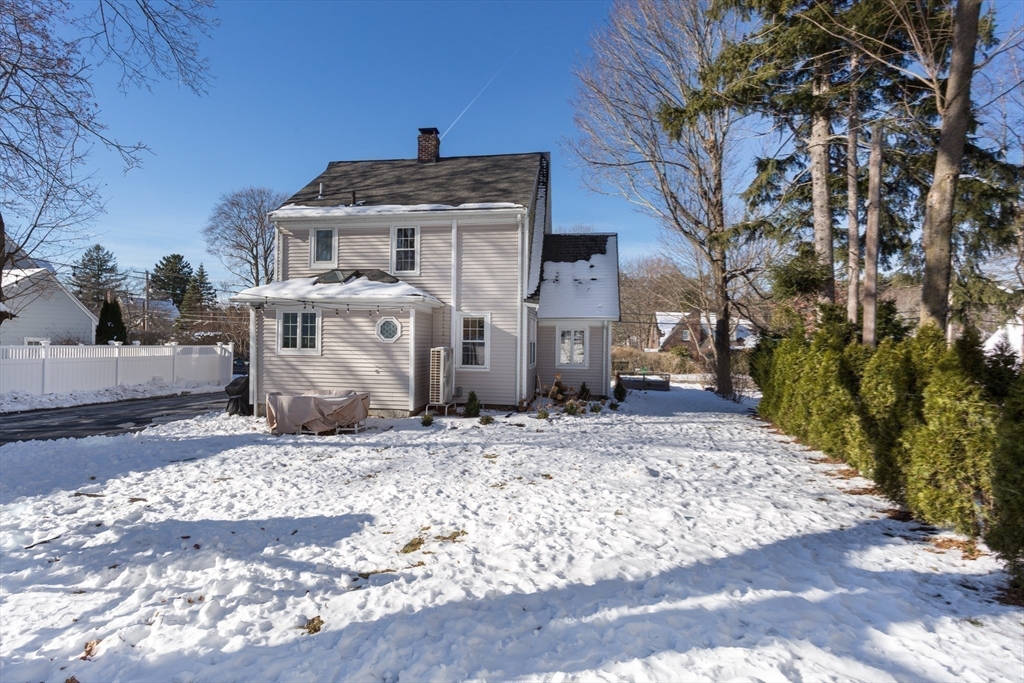 Westwood, Massachusetts 02090, United States, 3 Bedrooms Bedrooms, ,2 BathroomsBathrooms,Residential,Pending,102102