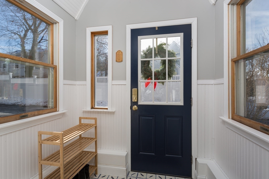 Westwood, Massachusetts 02090, United States, 3 Bedrooms Bedrooms, ,2 BathroomsBathrooms,Residential,Pending,102102