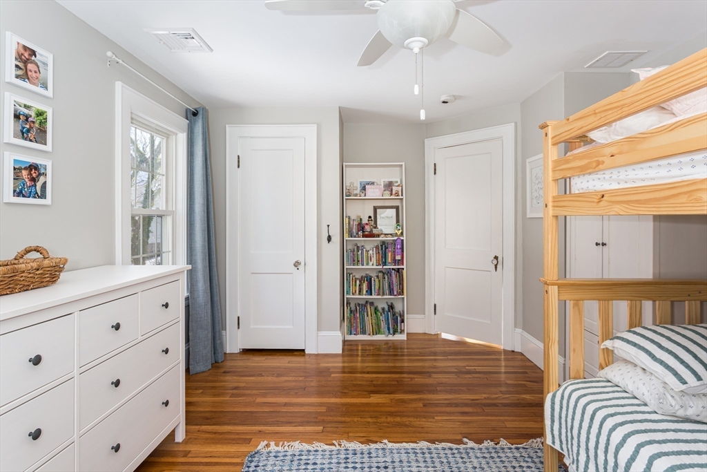 Westwood, Massachusetts 02090, United States, 3 Bedrooms Bedrooms, ,2 BathroomsBathrooms,Residential,Pending,102102