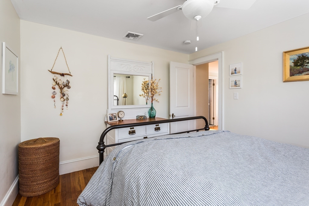 Westwood, Massachusetts 02090, United States, 3 Bedrooms Bedrooms, ,2 BathroomsBathrooms,Residential,Pending,102102