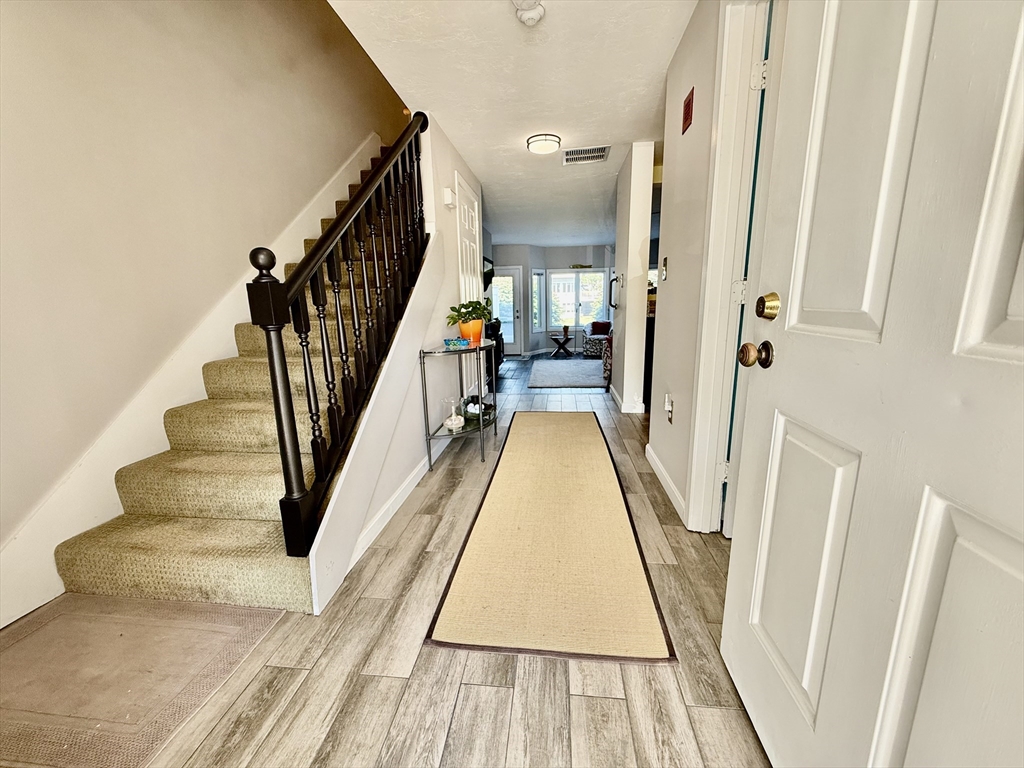 559 White Cliff Dr 559