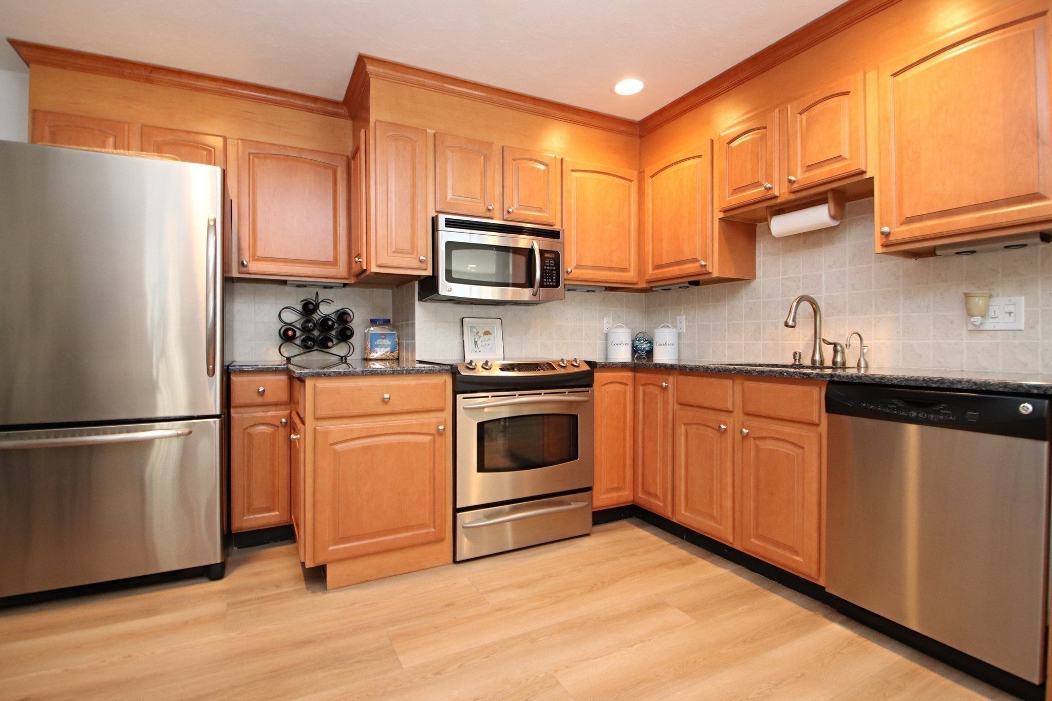 33 Sanders Drive, Saugus, MA, 33 Sanders Drive, Saugus, MA Photo #34
