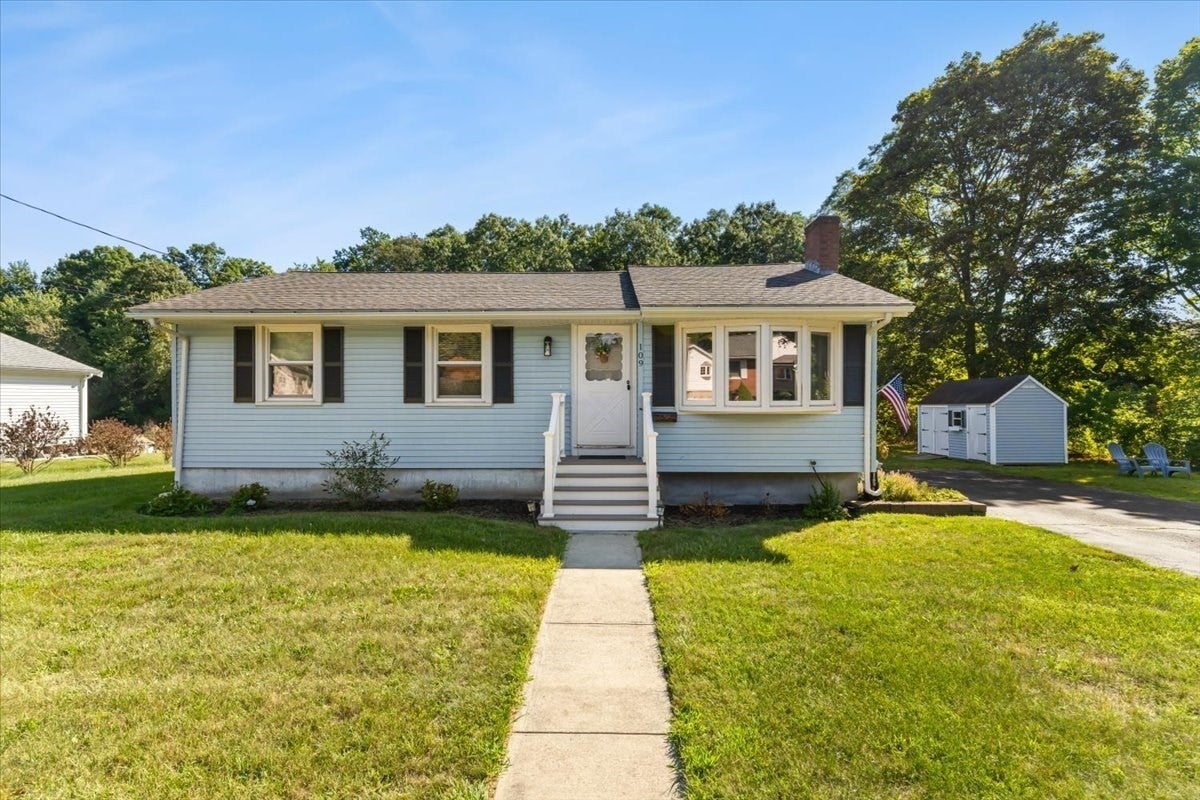 109 Lincoln Rd, Rockland, MA Photo #2