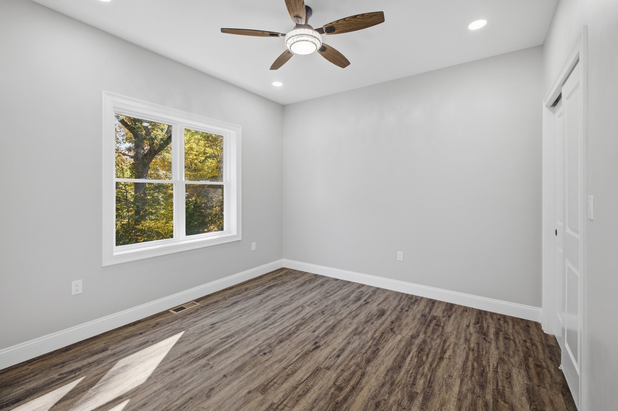 44A Topsfield Cir, Shrewsbury, MA Photo #12