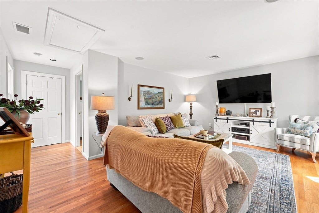 26 Concord Rd, Acton, MA, 26 Concord Rd, Acton, MA Photo #7