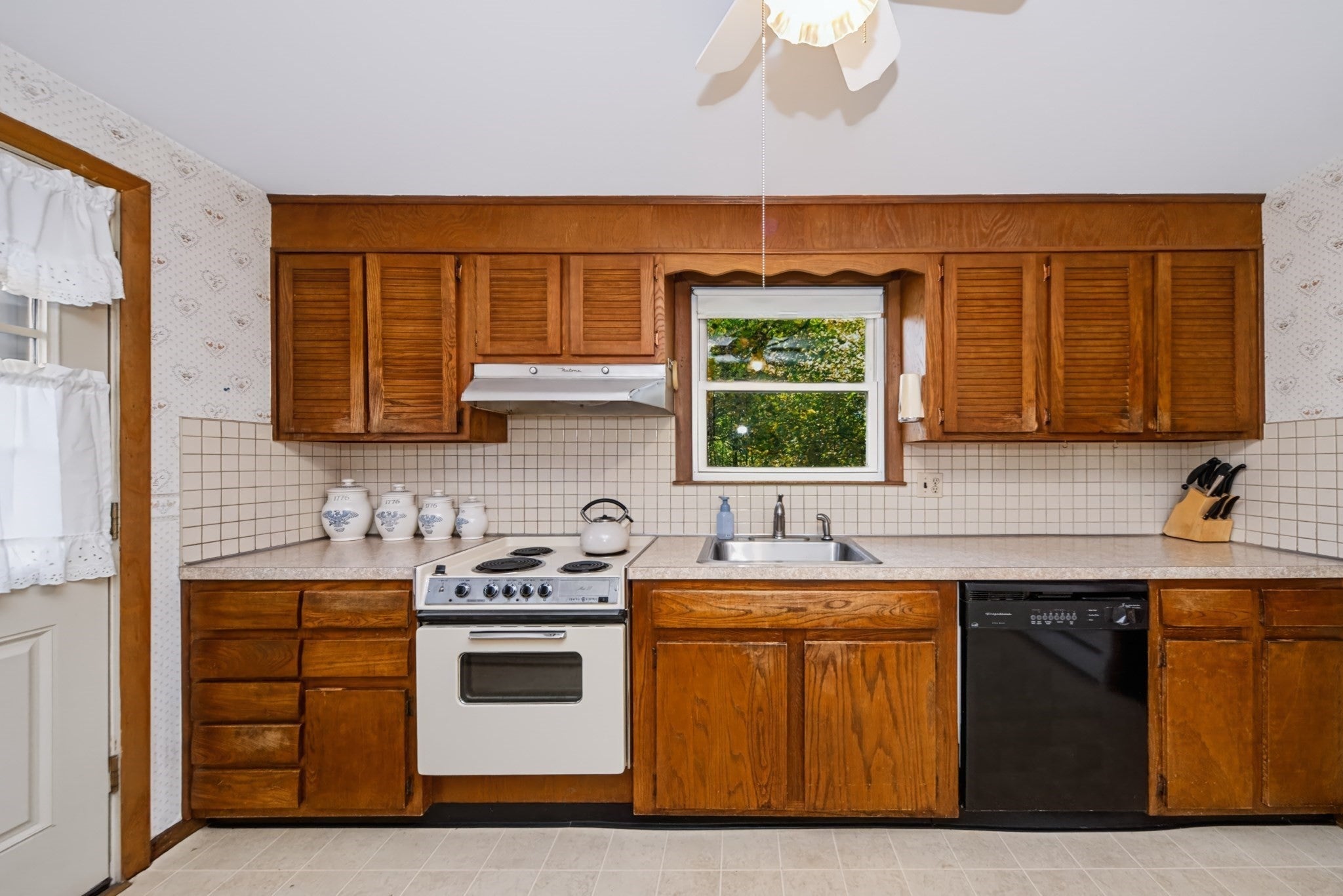18 Meadow Ln, Lunenburg, MA, 18 Meadow Ln, Lunenburg, MA Photo #5