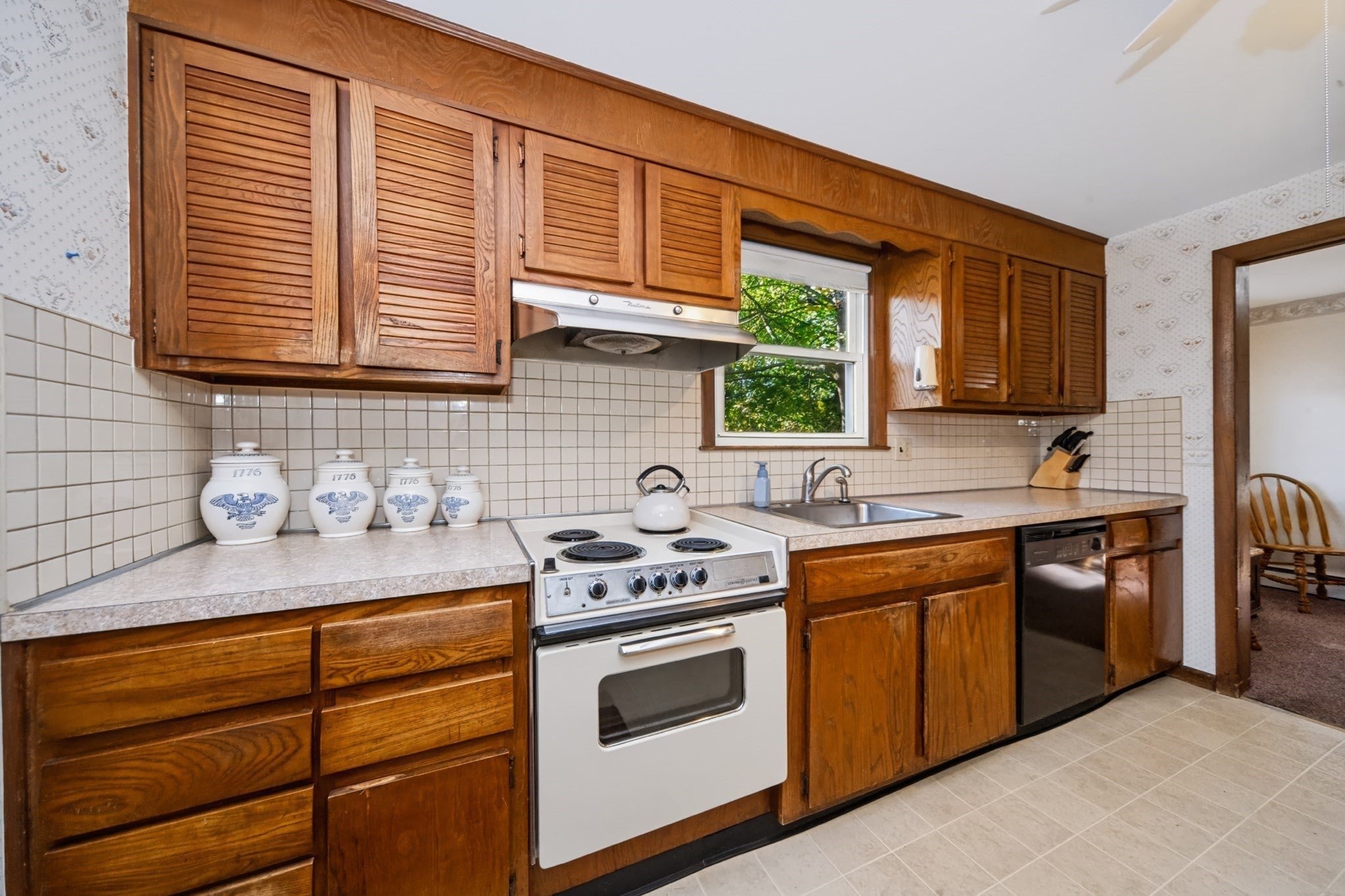 18 Meadow Ln, Lunenburg, MA, 18 Meadow Ln, Lunenburg, MA Photo #6