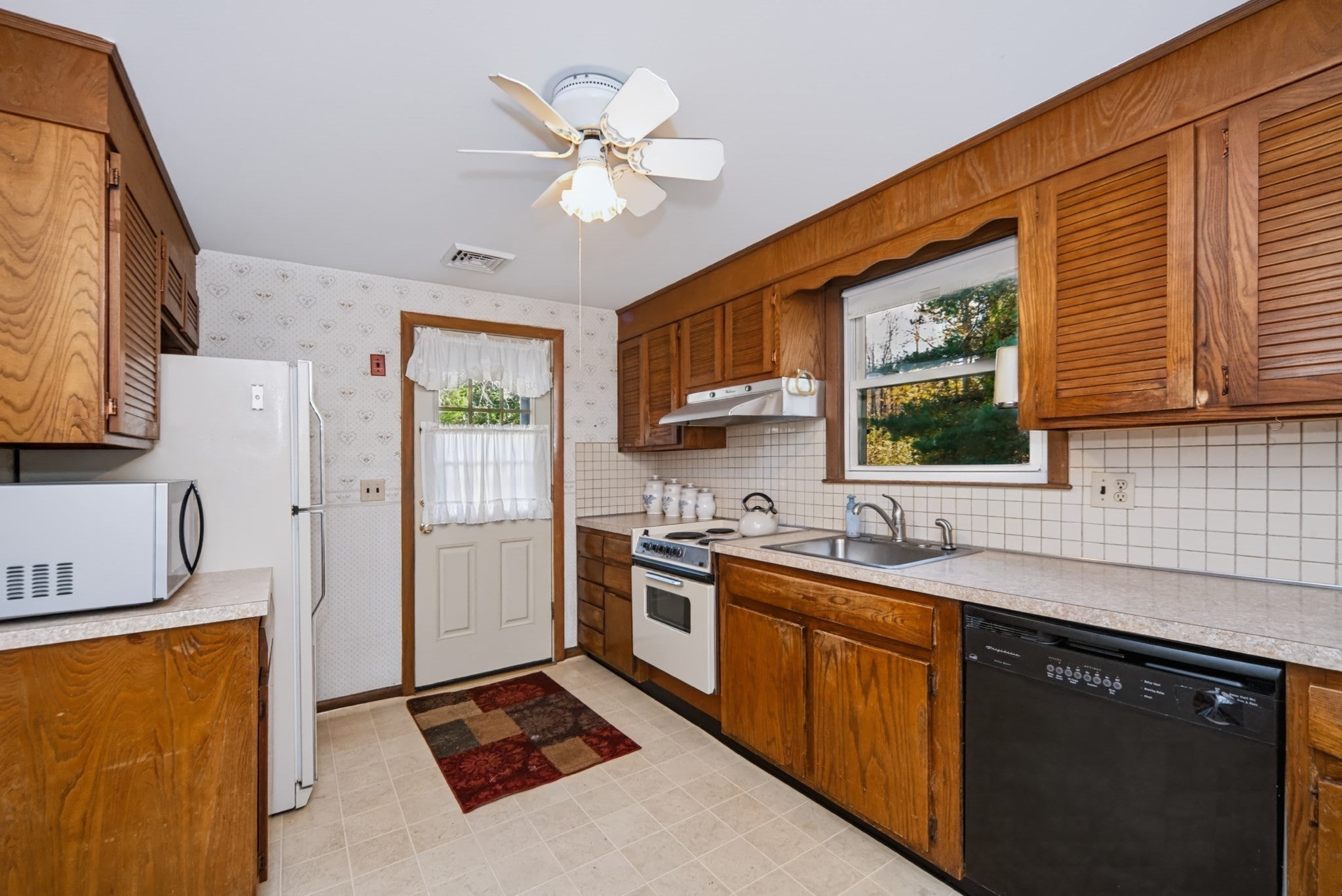 18 Meadow Ln, Lunenburg, MA, 18 Meadow Ln, Lunenburg, MA Photo #4