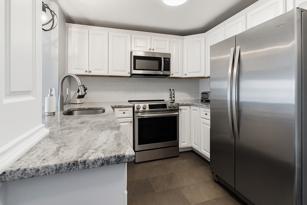 20 Westcliff Dr 20